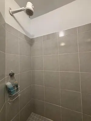 Un baño de Excelente Ubicación cerca de Consulado