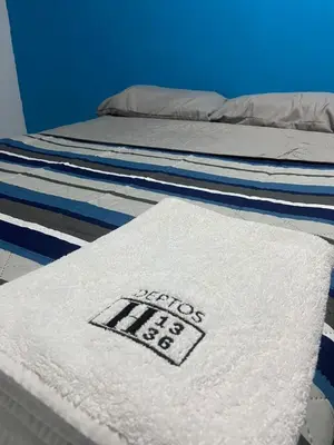 Cama o camas de una habitación en departamentos economicos en cu