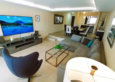 Una televisión o centro de entretenimiento en Condominio marina real 28