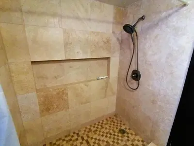 Un baño de Condominio marina real 28