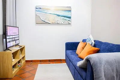 Una televisión o centro de entretenimiento en Depas Waicura s