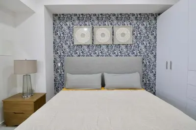 Cama o camas de una habitación en Departamento frente a la playa los pinitos