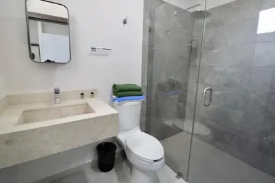 Un baño de Departamento frente a la playa los pinitos