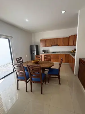 Una cocina o zona de cocina en 2br 1ba Condo 1 block to ocean Condo 1