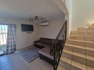 Una televisión o centro de entretenimiento en casa lourdes