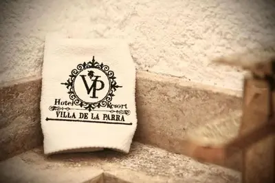 Certificado, premio, señal o documento que está expuesto en Hotel Villa de la Parra