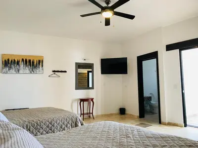 Una televisión o centro de entretenimiento en Hotel Boutique Embrujo Magia