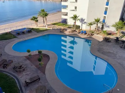 Piscina en o cerca de Hermoso condominio frente al mar