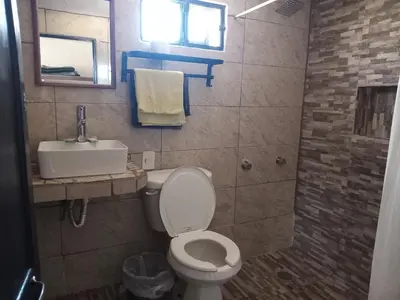 Un baño de La Terraza-Habitación 8