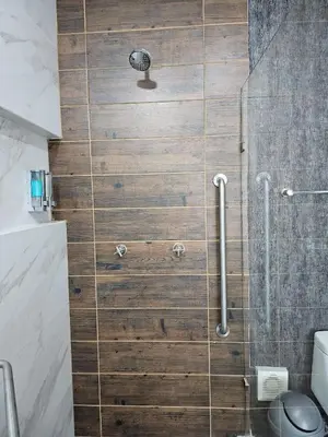 Un baño de A2P Preciosa casa con habitación abajo en Acacia Residencial