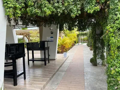 Jardín al aire libre en A2P Preciosa casa con habitación abajo en Acacia Residencial