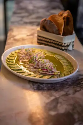 Comida en o cerca de este hotel