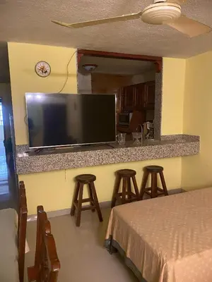 Una televisión o centro de entretenimiento en Apartamento del mar