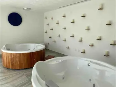 Un baño de Luxury apartment with an ocean view - Golden Zone -