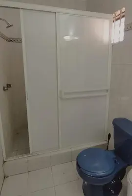 Un baño de House for 20 people, close to the pier and beaches