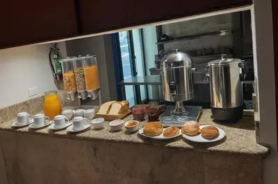 Comida en o cerca de este hotel