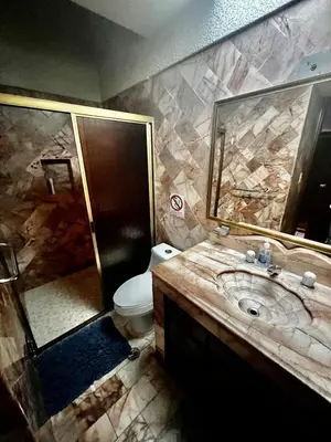 Un baño de Casa Lomas en Zona Dorada, 5 minutos de la playa