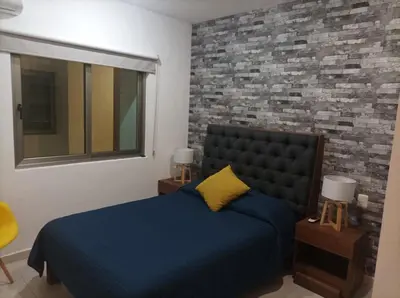 Cama o camas de una habitación en Nice and comfortable apartment, close to the pier