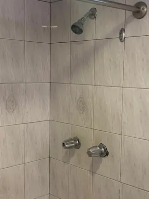Un baño de Condomino Maripina