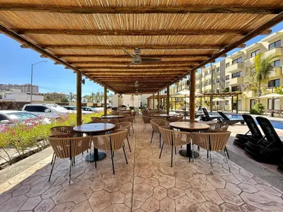 Un restaurante o sitio para comer en Cozy space ideal for couples Oceanna 224B