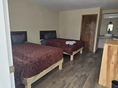 Cama o camas de una habitación en HOTEL Y CABAÑAS El PINO