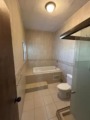 Un baño de Beautiful residence 10 minutes from the consulate!