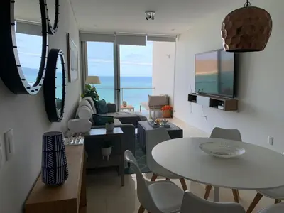 Una televisión o centro de entretenimiento en New and luxurious apartment in Mazatlan best zone