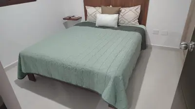 Cama o camas de una habitación en New Oceanfront Apartment