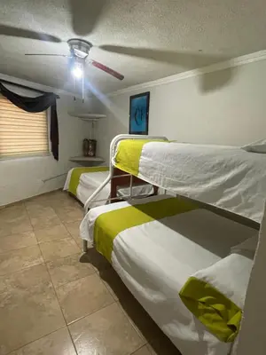 Cama o camas de una habitación en Departamento 1 tecalai San Carlos, Sonora, México