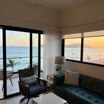 Altomare Panoramic-- Frente al Mar y Parque Central --Excelente Vista