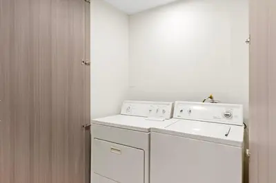 Plano de Two KING Size Beds in Historic Downtown DGO