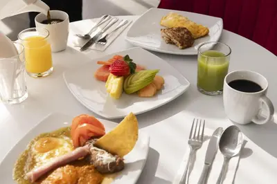 Comida en o cerca de este hotel