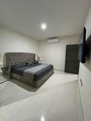 Una televisión o centro de entretenimiento en QA Departamento de lujo en primer piso en Quintas
