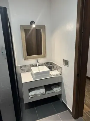Un baño de Hotel Los Valles Plus