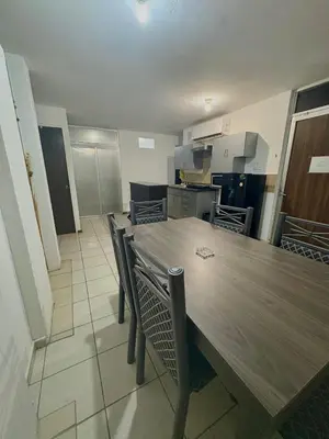 Una cocina o zona de cocina en Departamento Suite familiar frente a las riberas