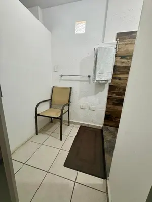 Un baño de Departamento Suite familiar frente a las riberas