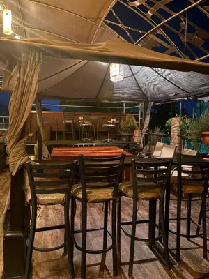 Un restaurante o sitio para comer en LOFT NUEVO EN MALECON FTE AL Parque las Riveras