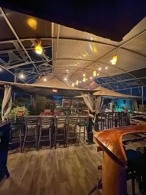 Un restaurante o sitio para comer en LOFT NUEVO EN MALECON FTE AL Parque las Riveras