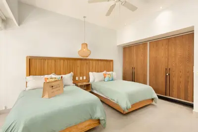 Plano de Stylish Summer 2BR Retreat w Pool & Beach Access