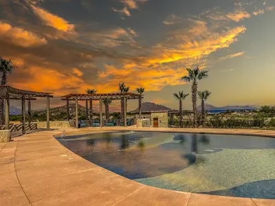 Plano de Stylish Summer 2BR Retreat w Pool & Beach Access