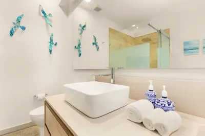 Un baño de 2BR Summer Escape Villa in Danzante Bay Loreto