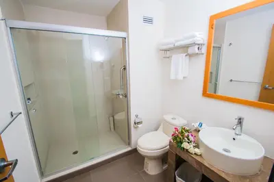 Un baño de Sleep Inn Monclova