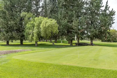 Instalaciones para jugar al golf en el hotel o alrededores