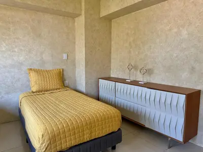 Cama o camas de una habitación en Beautiful beachfront space and pool