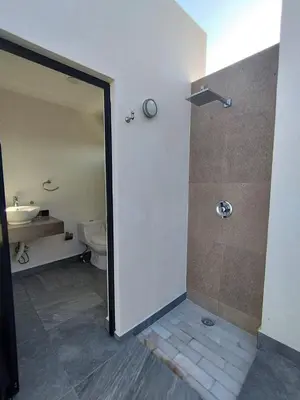 Un baño de Arena walking distance from the beach