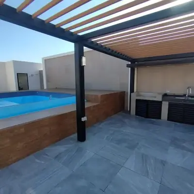 Arena walking distance from the beach