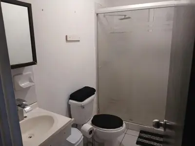 Un baño de Departamento chico para tu estancia en ciudad juarez