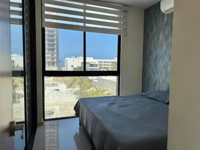 Cama o camas de una habitación en Loft a few blocks from the beach