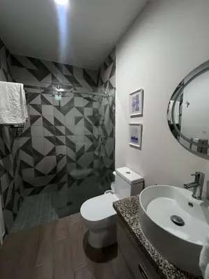 Un baño de Antara Loft