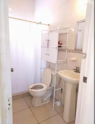 Un baño de Excelente casa cómoda